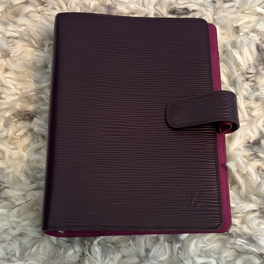Louis Vuitton Agenda MM in Epi Leather - Purple with magenta interior